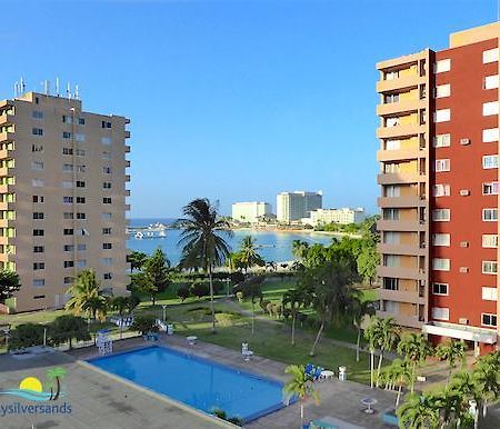 Turtle Towers Ocho Rios Exterior photo