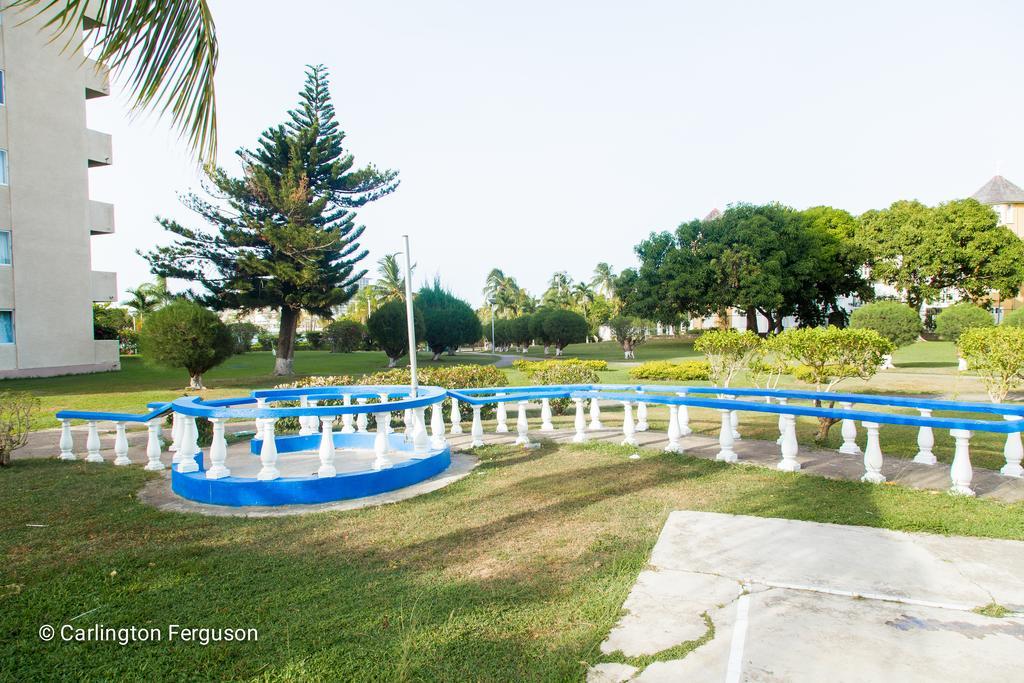 Turtle Towers Ocho Rios Exterior photo