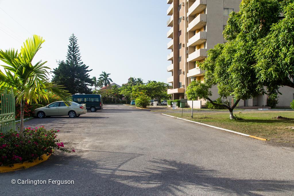 Turtle Towers Ocho Rios Exterior photo