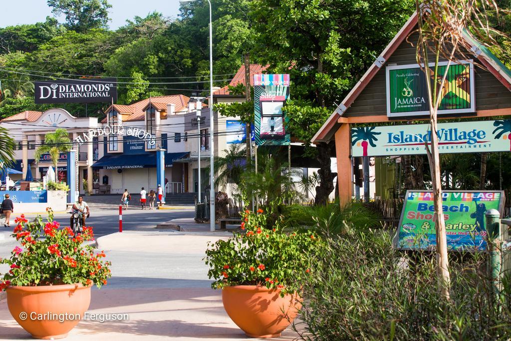 Turtle Towers Ocho Rios Exterior photo