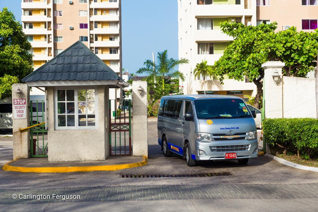 Turtle Towers Ocho Rios Exterior photo