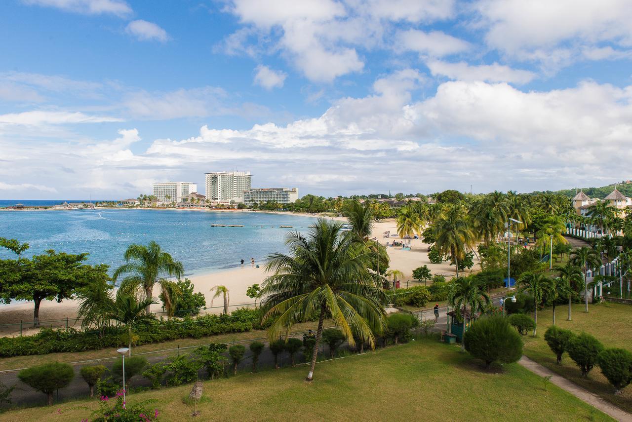 Turtle Towers Ocho Rios Exterior photo