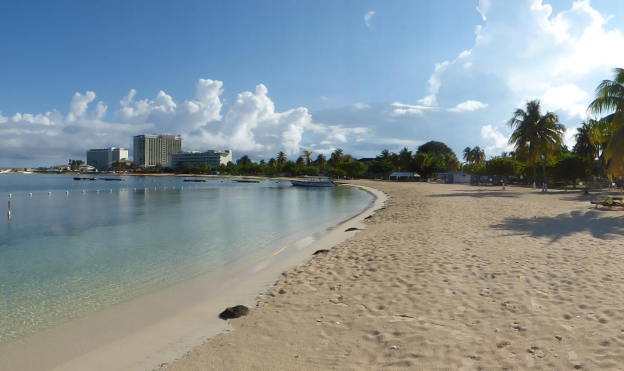 Turtle Towers Ocho Rios Exterior photo